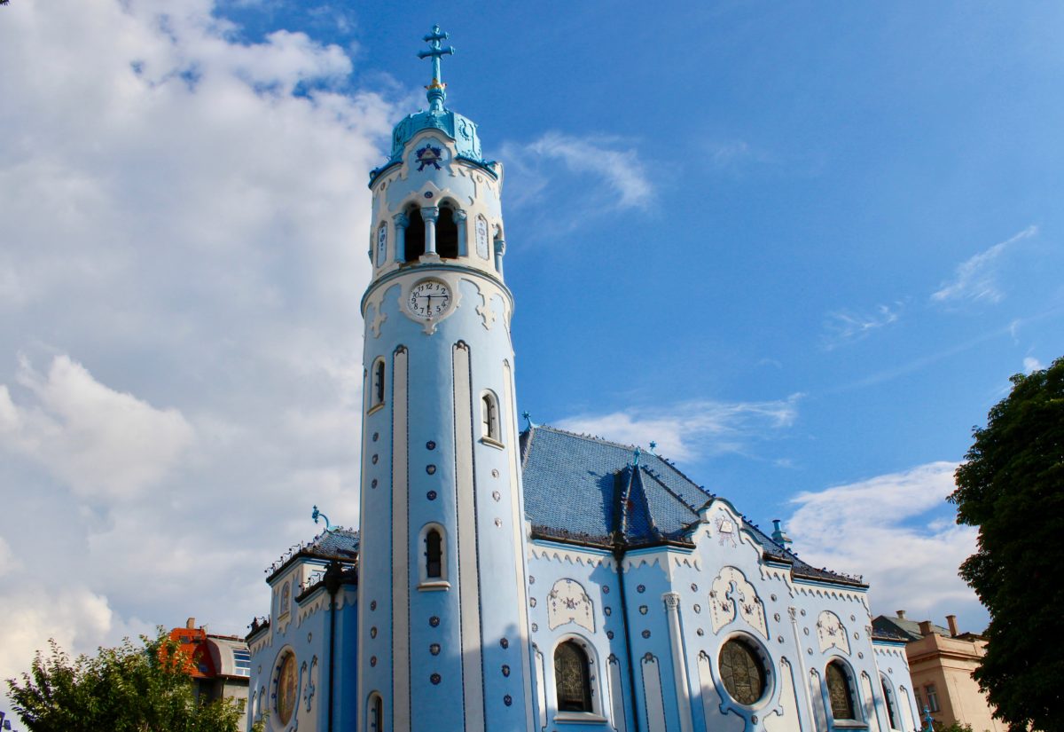 L'église bleue de bratislava de couleur bleue